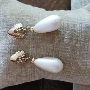Antique Gold Tone Faux Pearl Tear Drop Dangle Pierced Earrings